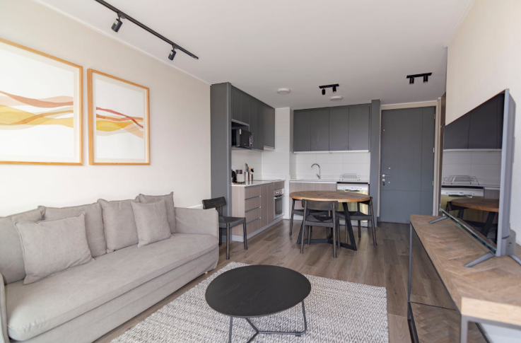 ¿Te imaginas aplicar la gamificación al sector inmobiliario? En la actualidad, el sector del inmueble está al rojo vivo, hay poca vivienda y son muchos los propietarios que buscan buenos inquilinos, solventes y pagadores. Por ese motivo, creemos que es interesante introducir el concepto de gamificación en el ámbito de la vivienda, dado que podría atraer a inquilinos responsables. Veamos en qué consiste.
