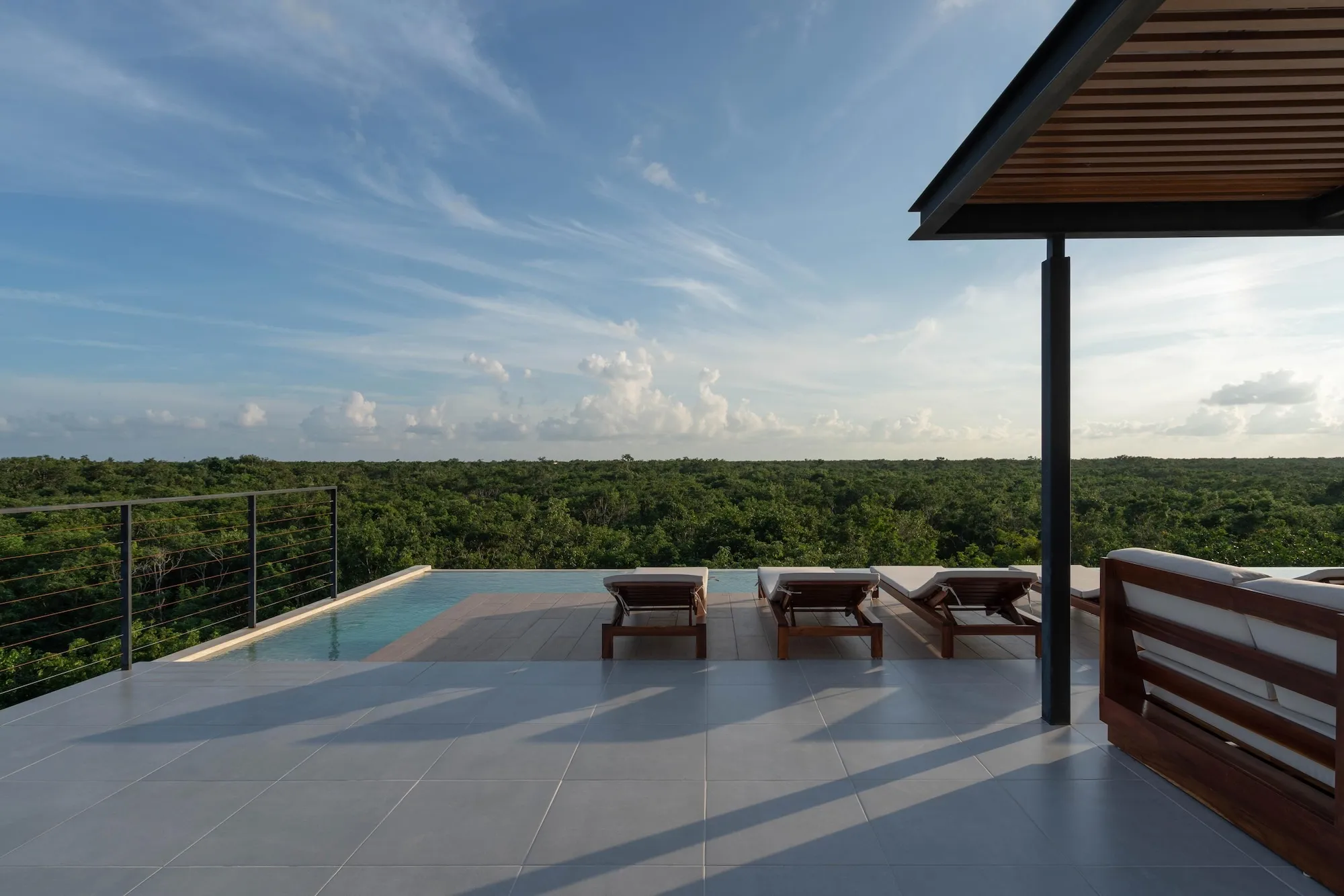 Nuestros desarrollos inmobiliarios en Tulum con alberca infinity en la azotea