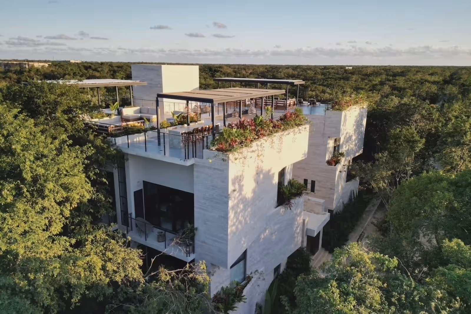 Vista aérea del desarrollo 525 Tulum con sus apartamentos en venta en Tulum