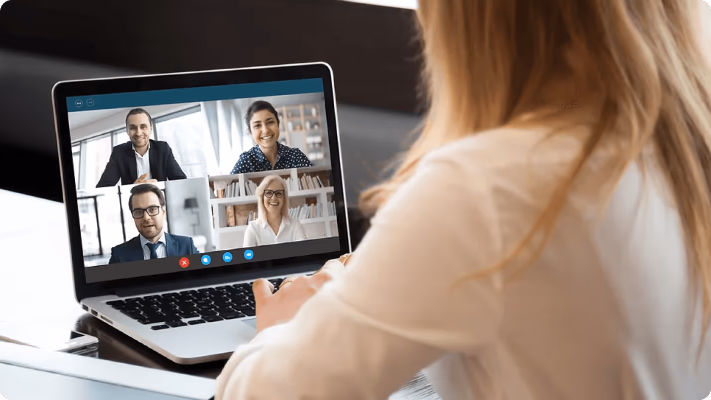 girl talking to people on the meeting app