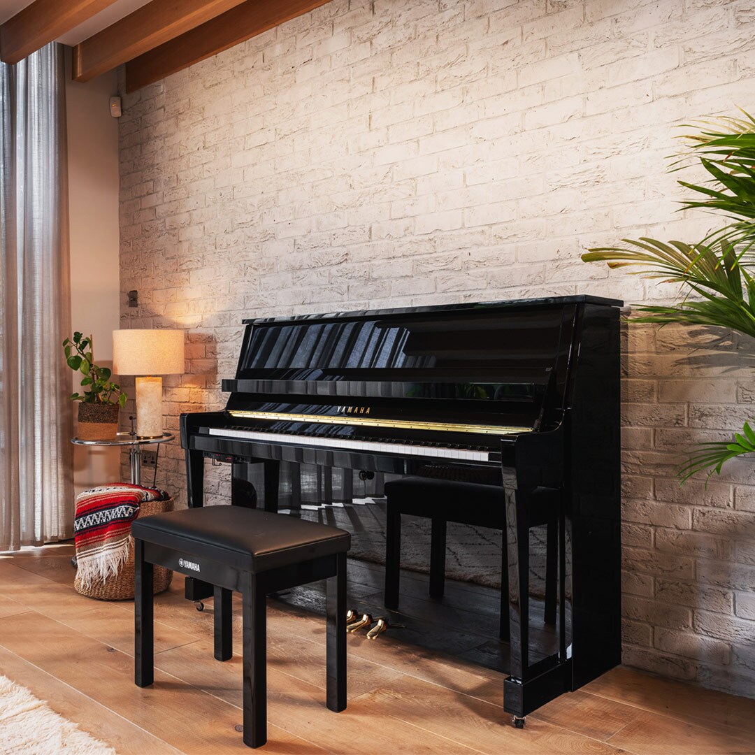 Das im Wohnzimmer aufgestellte Klavier B30