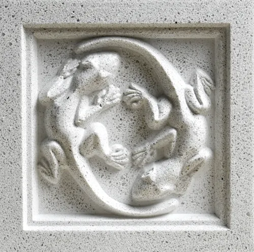 A 4 inch Geckos sample medallion