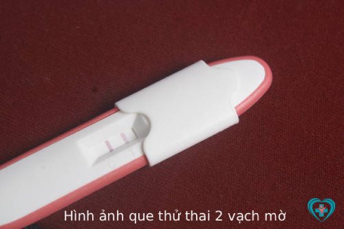 Hình ảnh que thử thai 2 vạch mờ