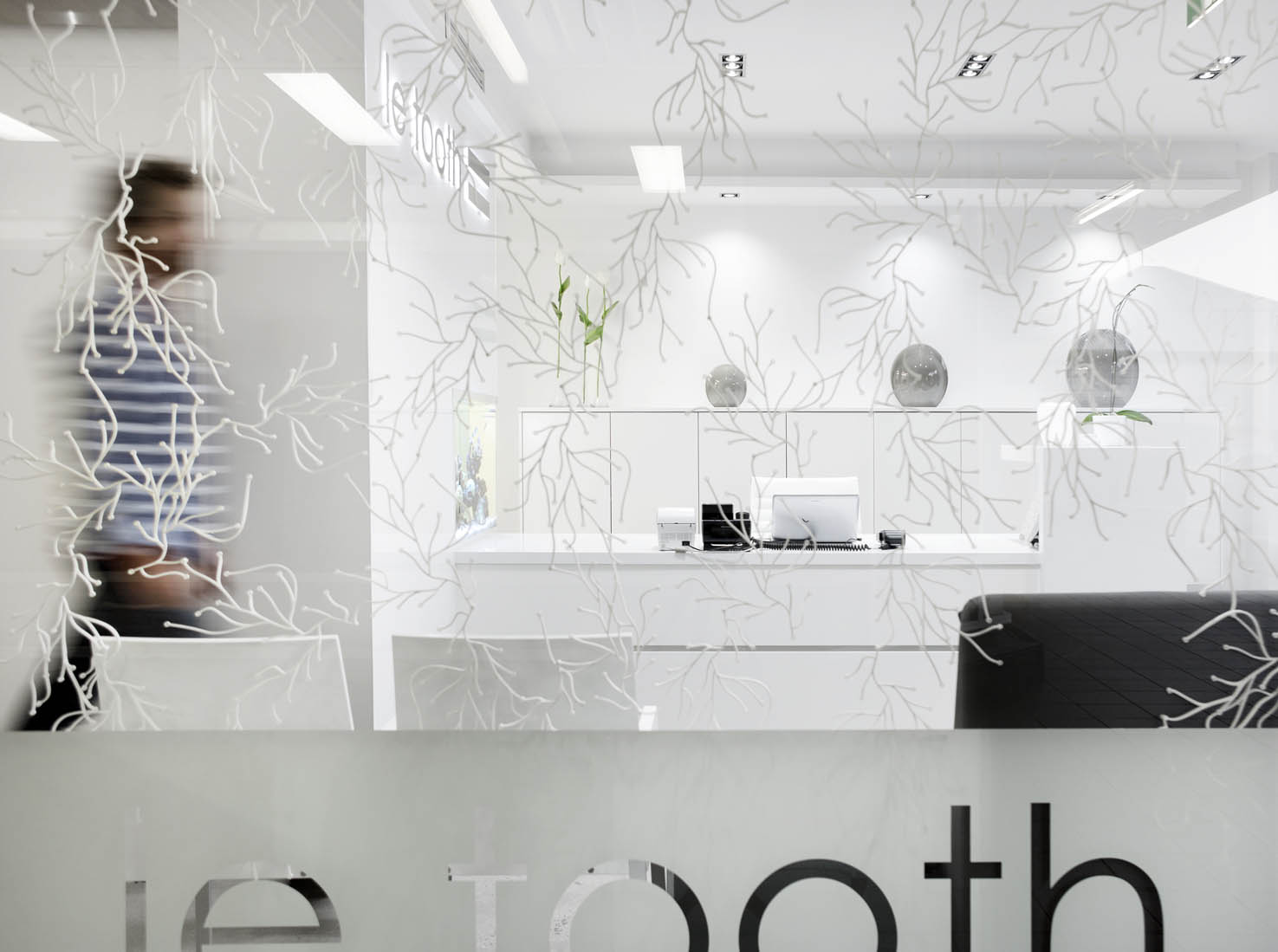 Elderly female patient smiling while speaking to dentist at le tooth