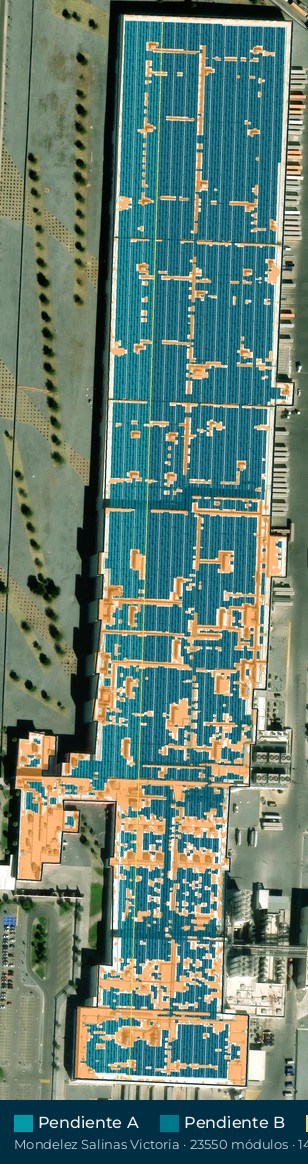 Acomodo preliminar de paneles solares en el techo de Mondelez
