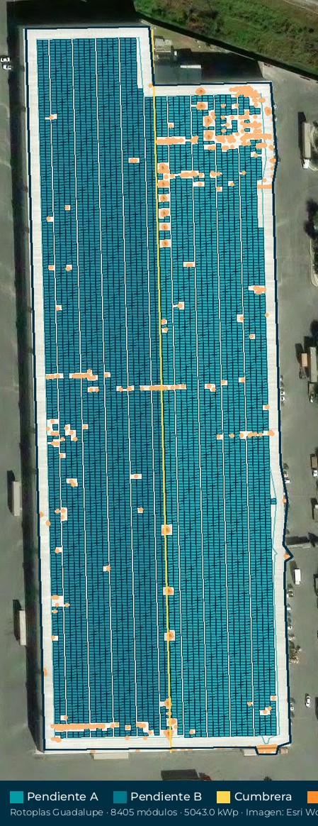 Acomodo preliminar de paneles solares en el techo de Rotoplas