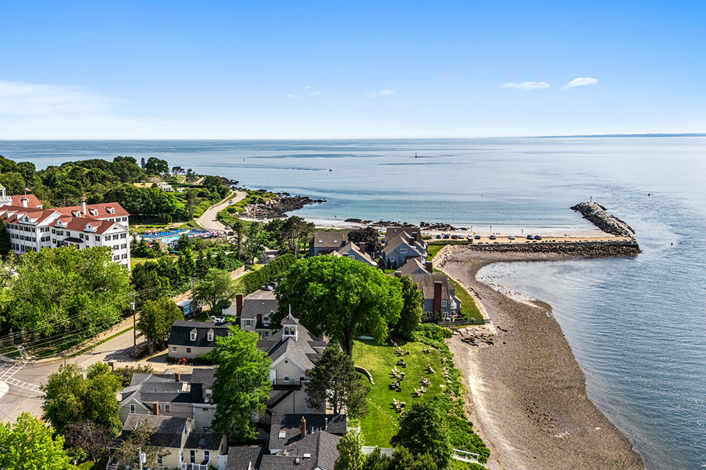 Breakwater Inn