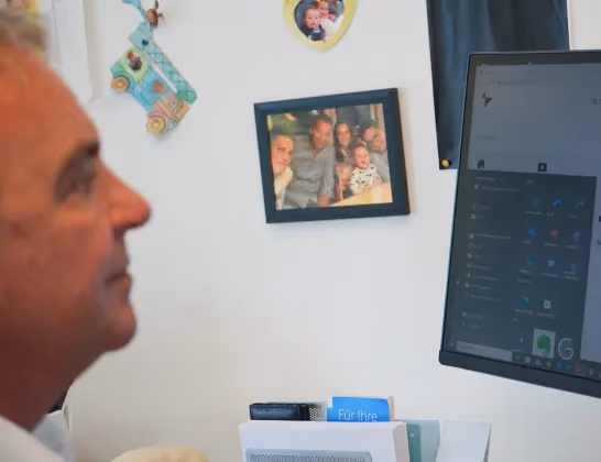 Uwe Schmid arbeitet mit Impower