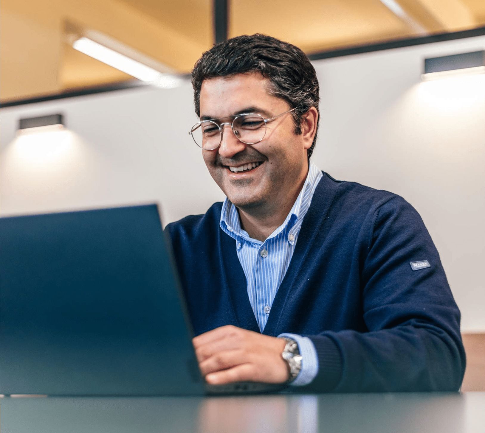 Filip Winkler arbeitet mit Impower