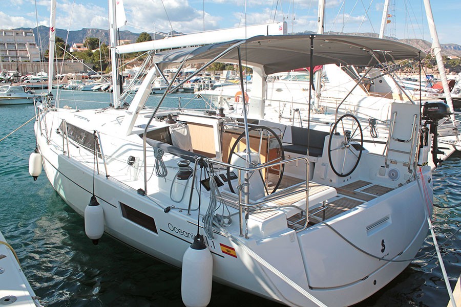BENETEAU OCEANIS 41.1 yacht charter