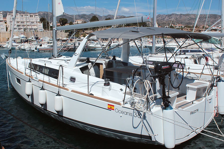 BENETEAU OCEANIS 38.1 yacht charter