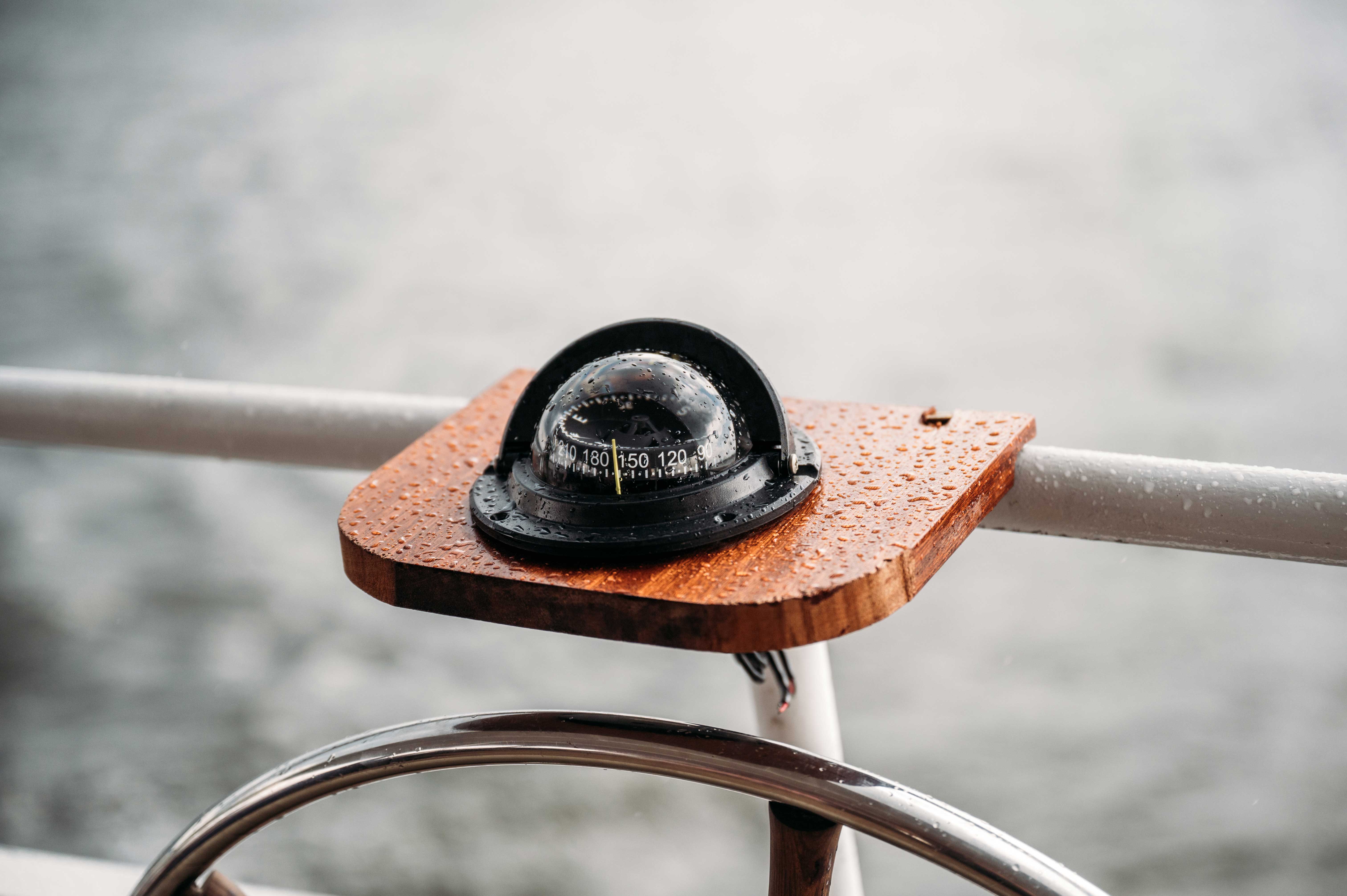 Sailing Fundamentals: Essential Navigation Tips for Beginners article featured image