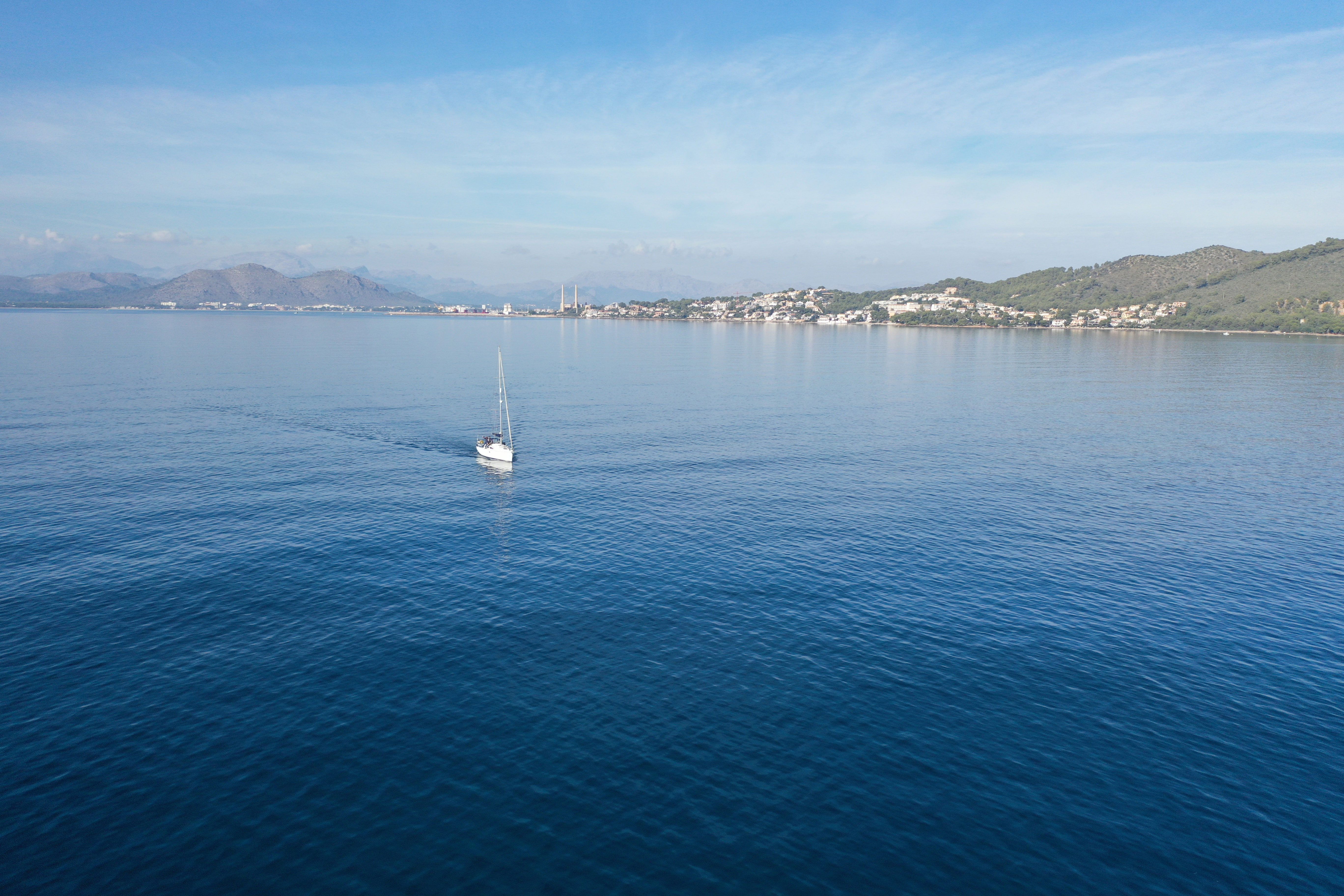 Discover the Magic of Learning to Sail in Mallorca during Autumn article featured image