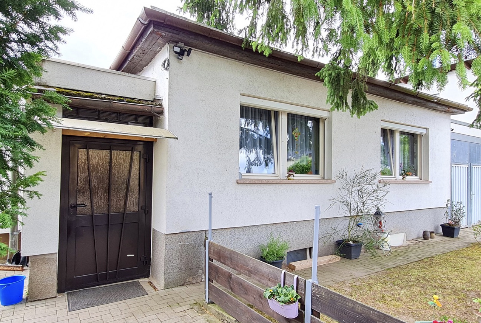 Kleines Häuschen mit schönem Grundstück in toller Lage in Magdeburg