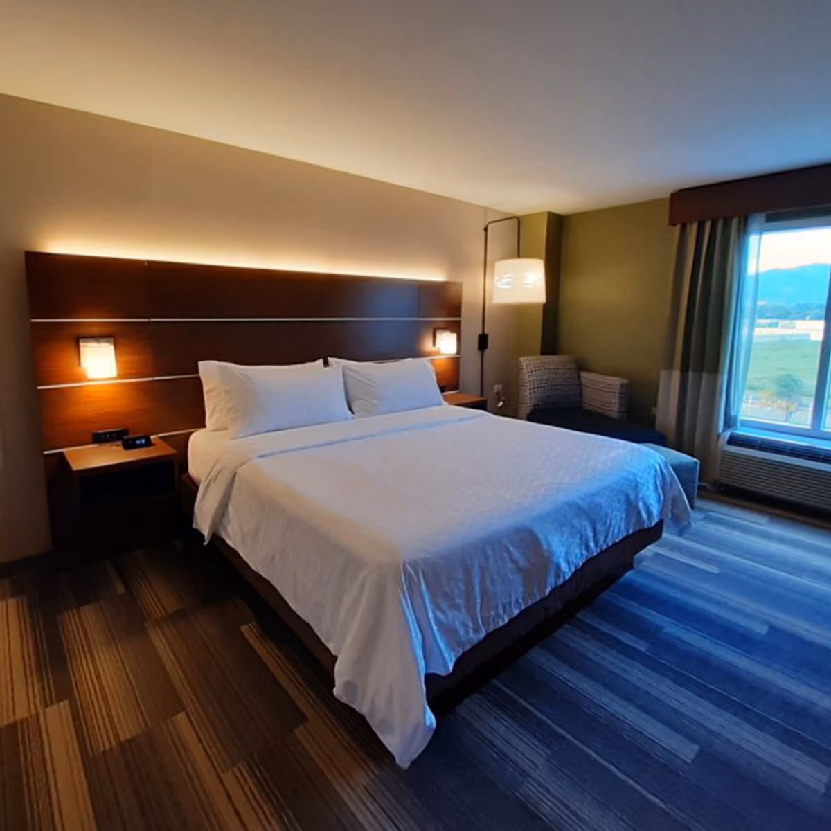 Holiday Inn Express & Suites