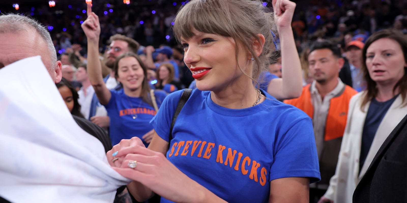 Taylor Swift, Mariska Hargitay, more celebs turn out for Knicks Game 4