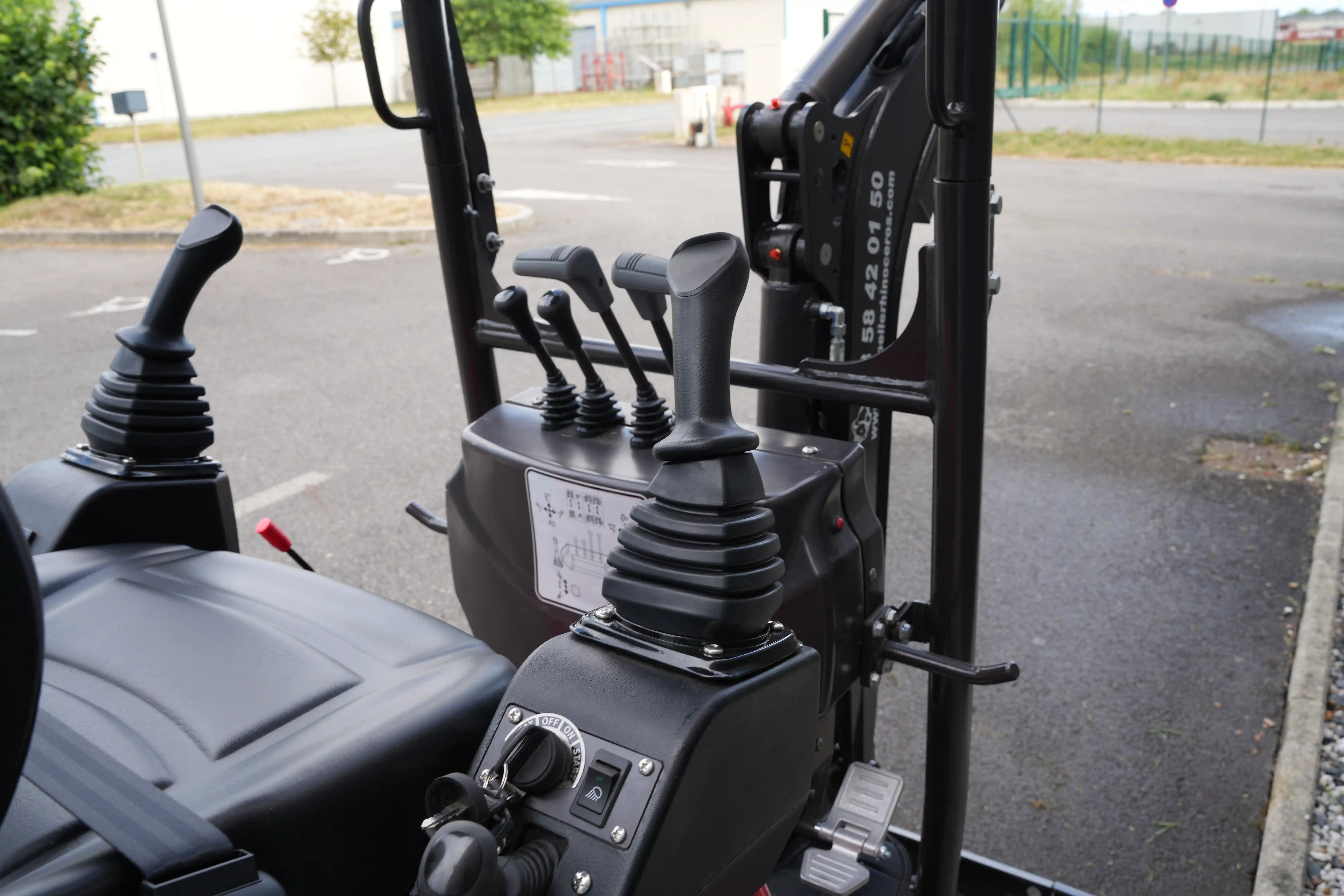 Commandes Mini Pelle XN 12-9