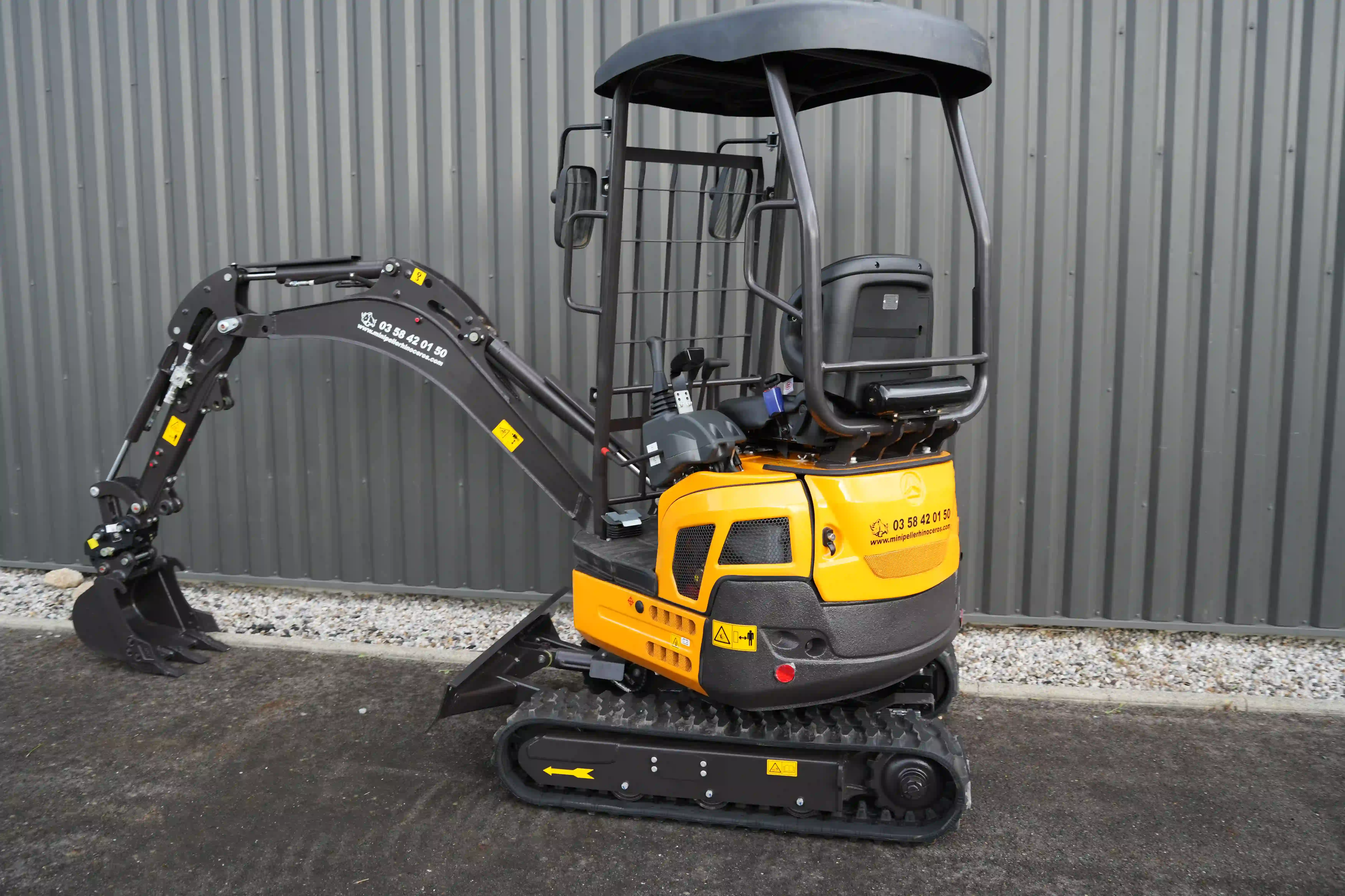 Mini Pelle XN 16-8 dos