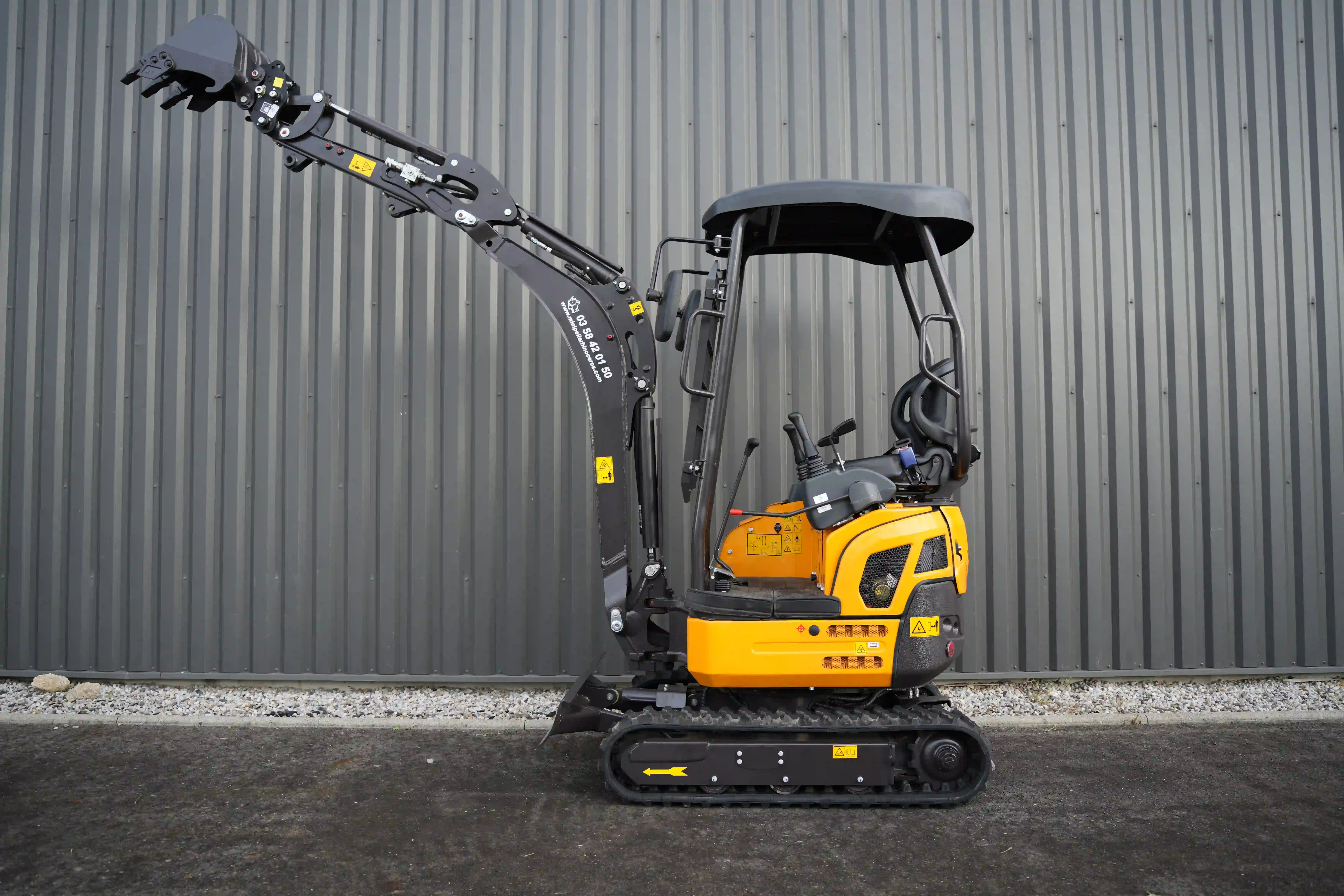 Mini Pelle XN 16-8 bras levé