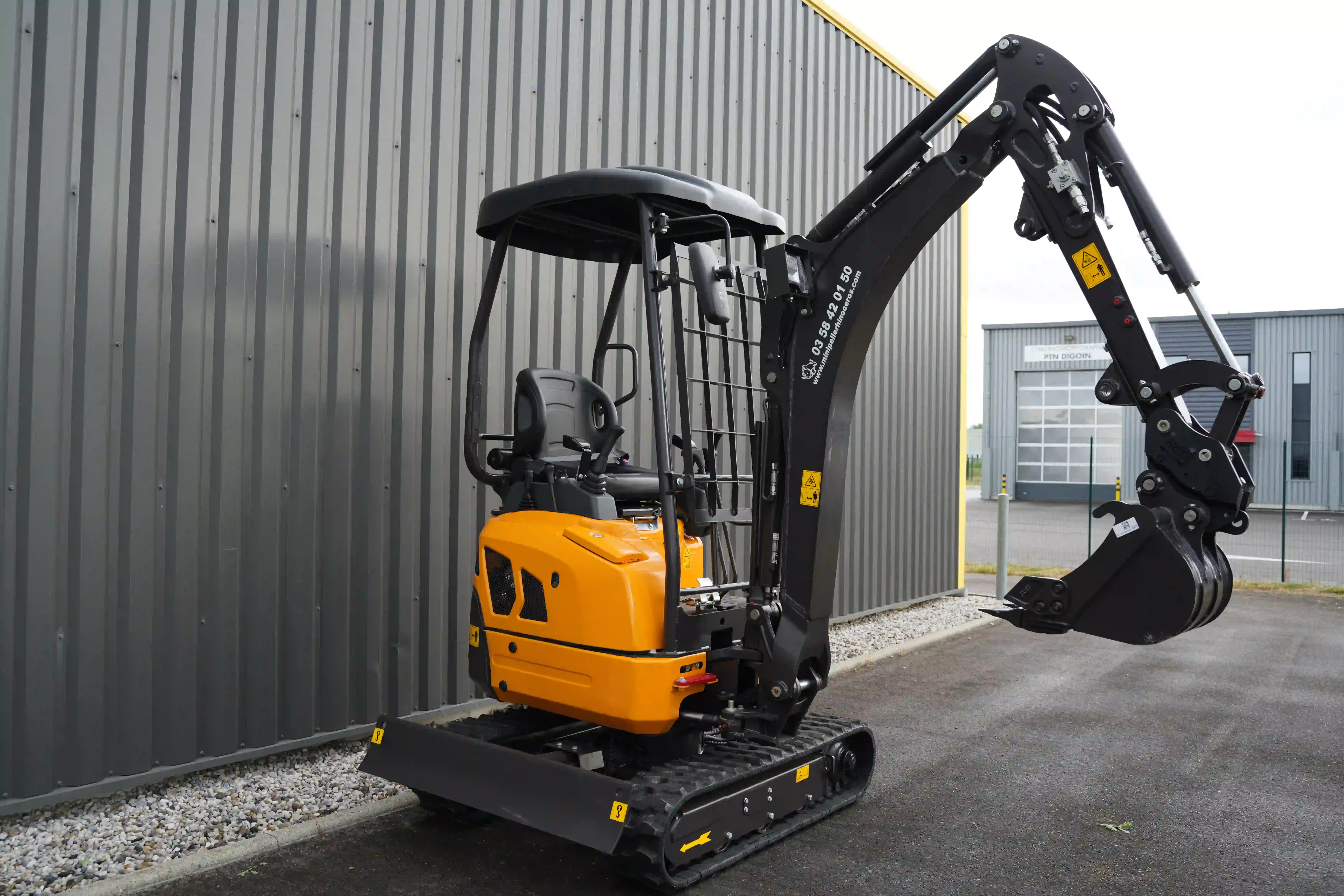 Mini Pelle XN 16-8 rotation