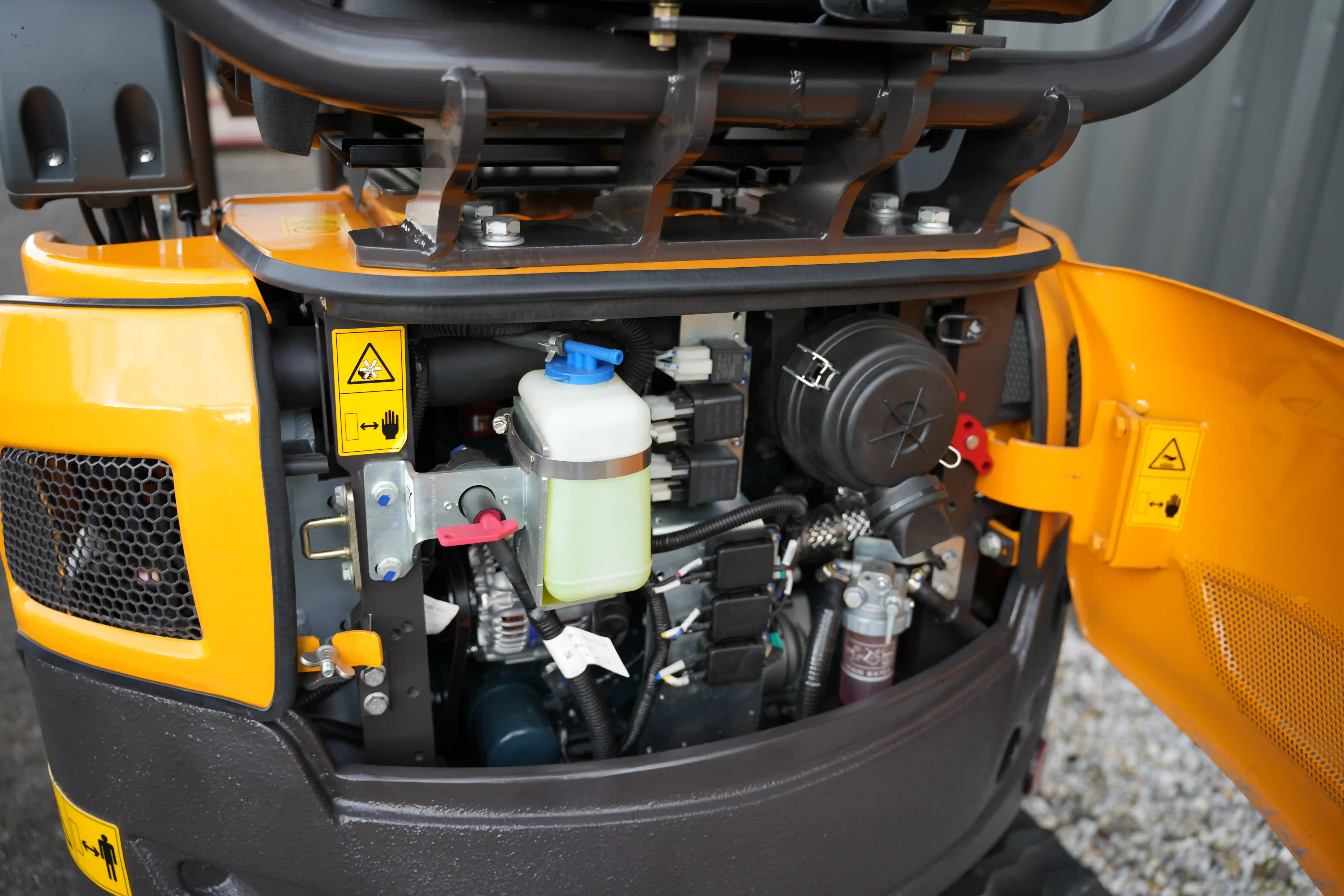 Mini Pelle XN 16-8 moteur