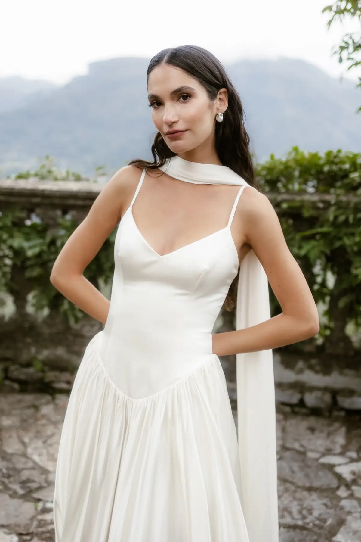 Bridalstory Leah Hochzeitskleid in Seide minimalistisch A-Linie baskische Taille Spaghetti Träger