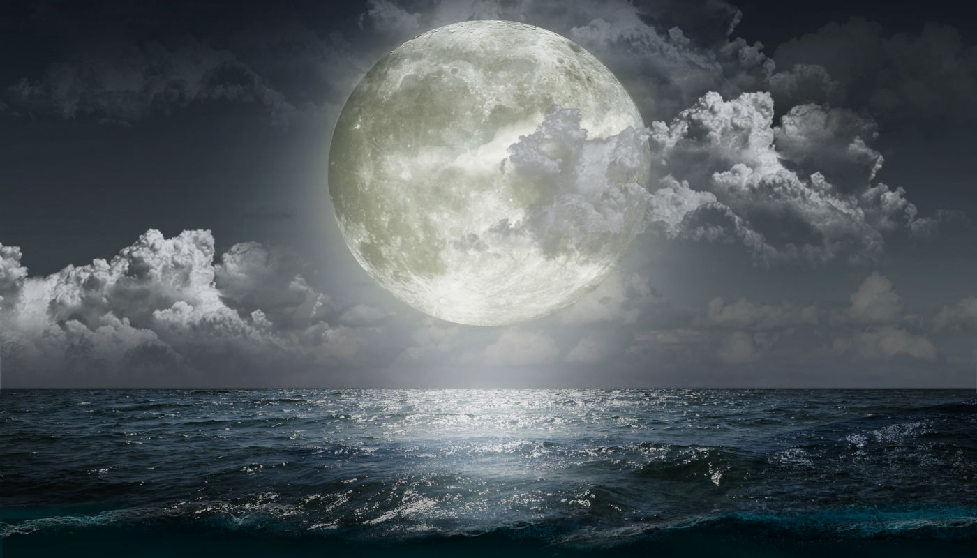 Pedi namoro à lua, estava bela e nua, sublime tela e plena...