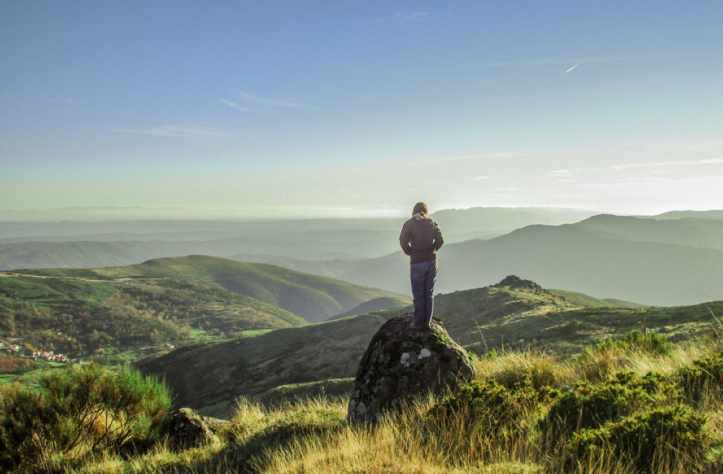 "Acredita que na pacatez dos montes e vales, consigo ter o melhor da natureza, consigo conhecer as mais belas histórias de vida, consigo viver as mais apaixonantes odisseias!" 