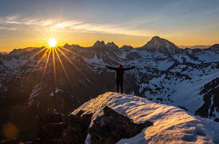 O QUE ESTÁ EM CIMA É COMO O QUE ESTÁ EM BAIXO, E O QUE ESTÁ EM BAIXO É COMO O QUE ESTÁ EM CIMA...