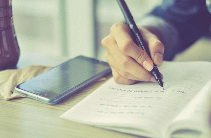 A escrever Poesia, sinto e conheço o estremecer. Mas, será que mereço...