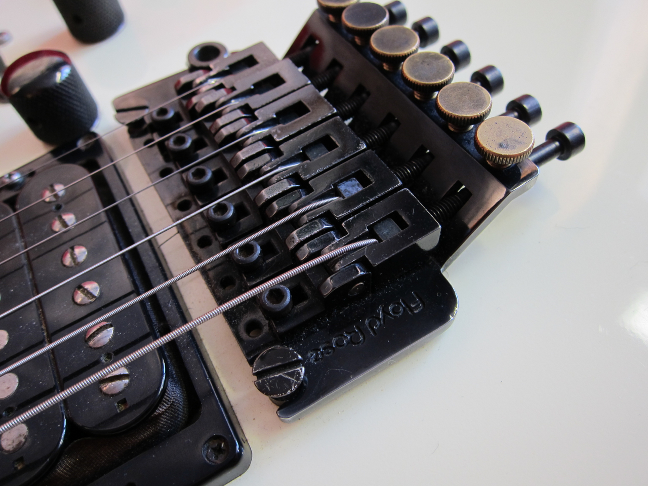Floyd Rose -talla lahikuvassa