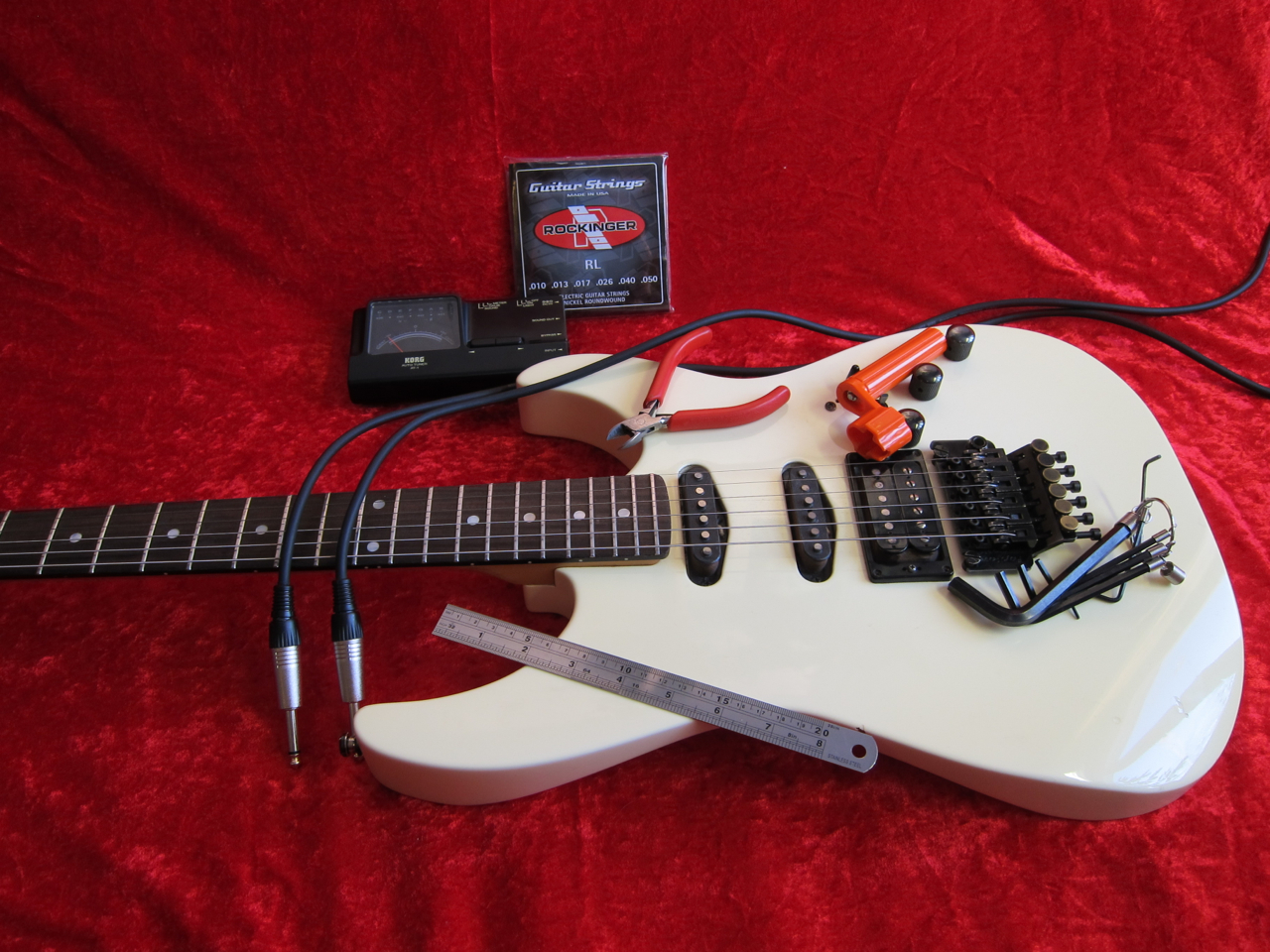 Kitaran kielten vaihto Floyd Rose -vibraan