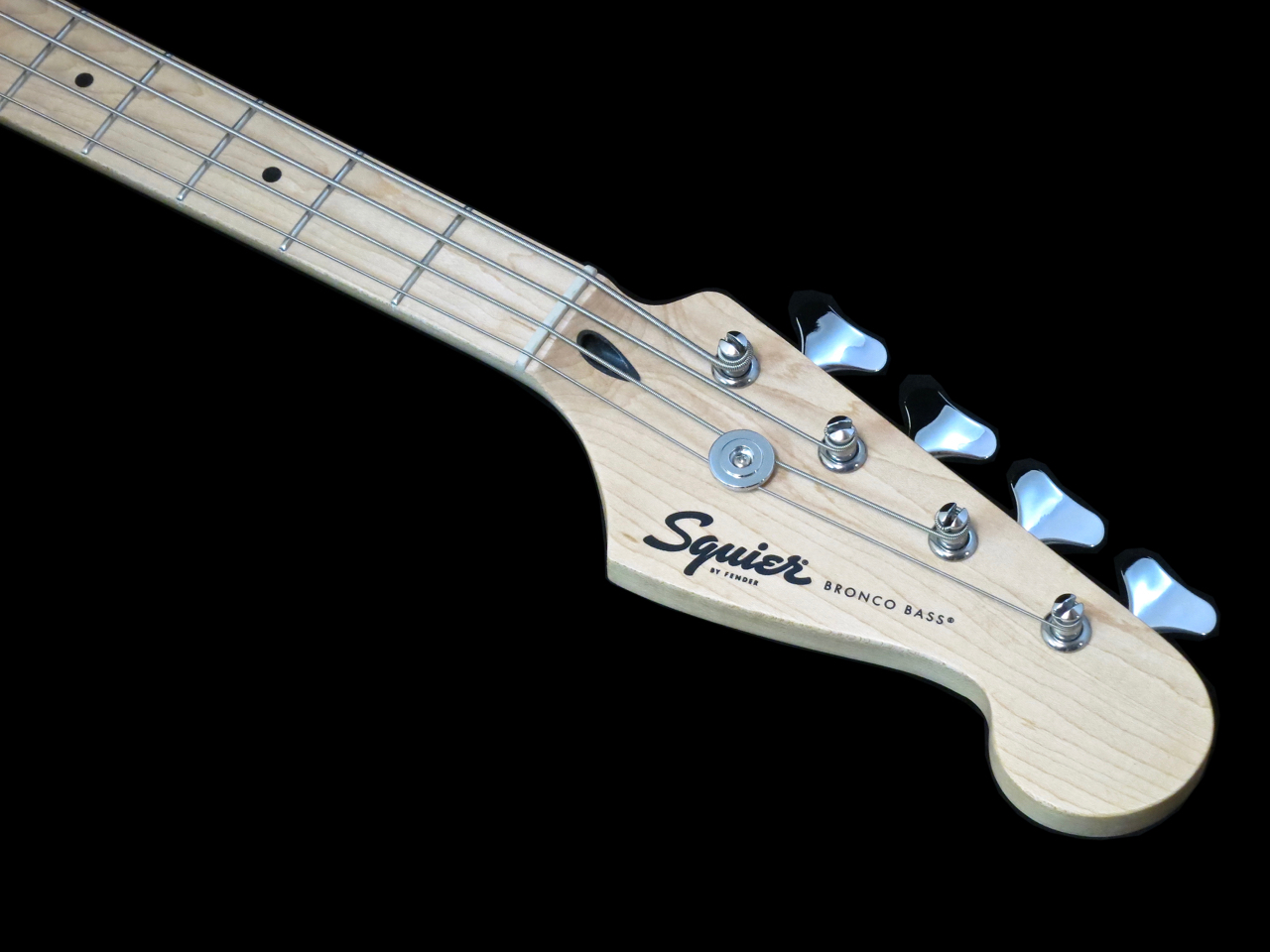 Squier Bronco Bass kokonaisuudessaan