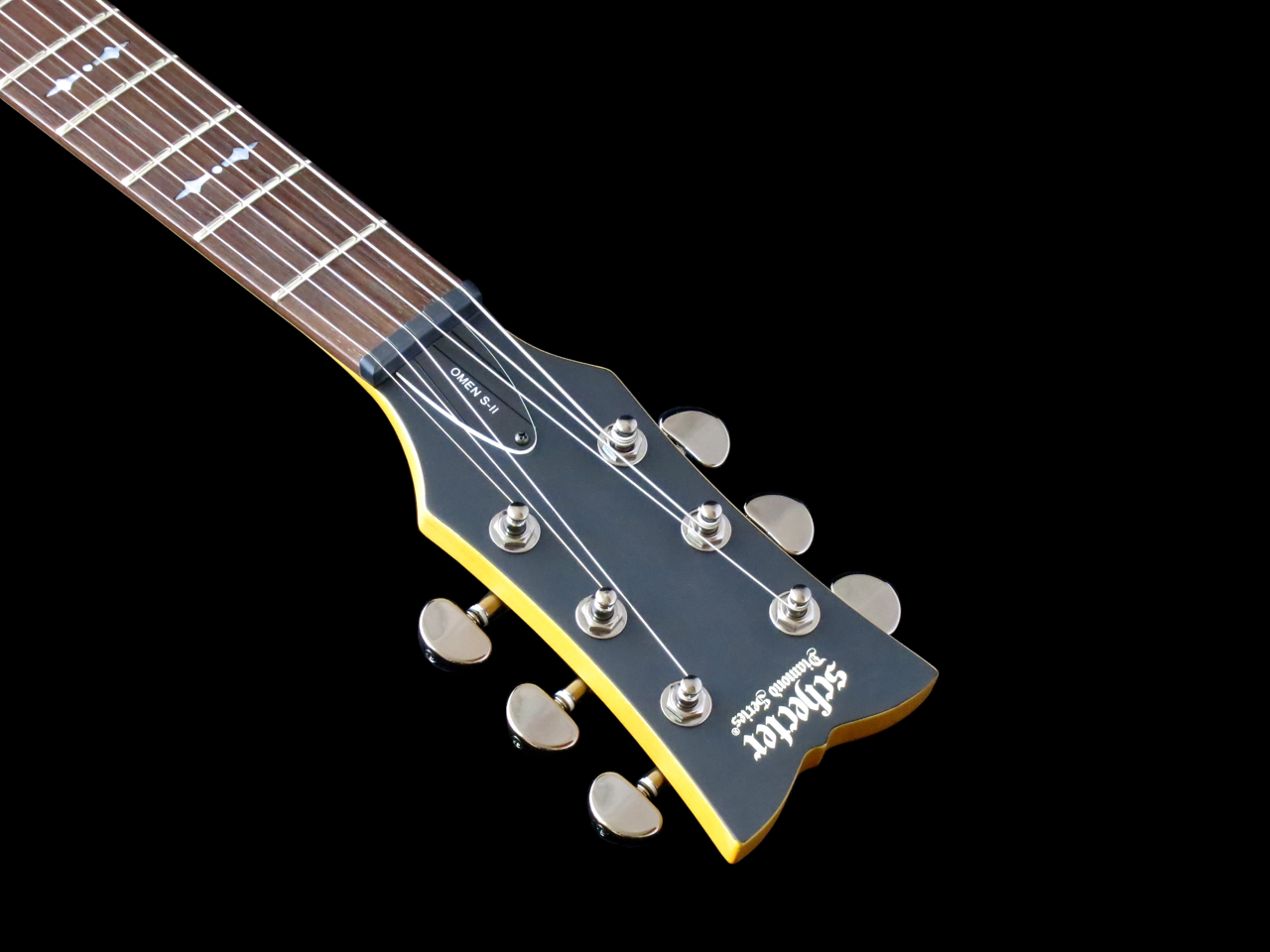 Schecter Omen S-II:n lapa ja Schaller-tyyliset virittimet