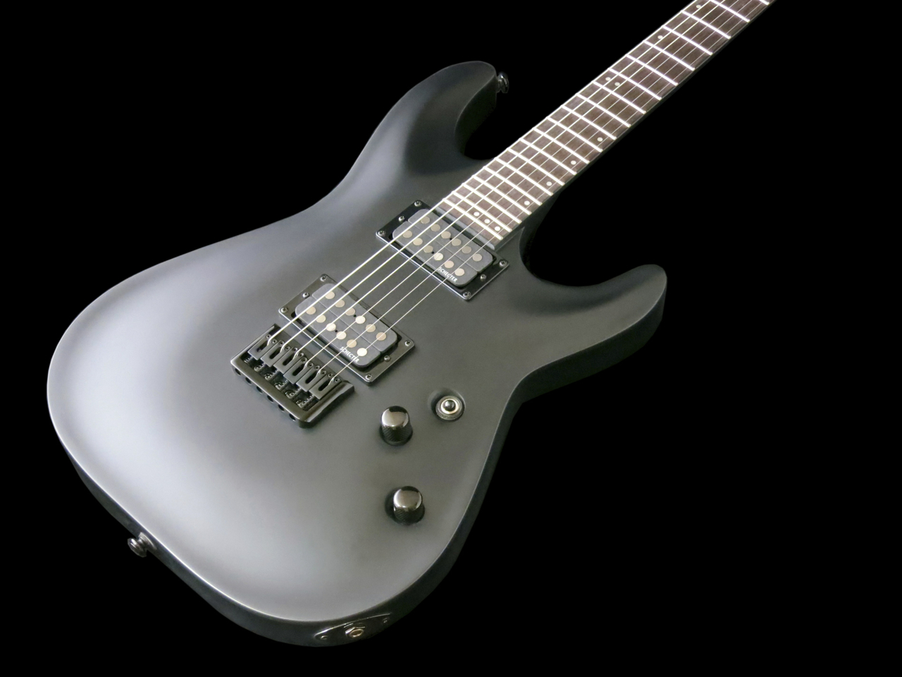 Schecter Stealth C-1:n kiinteä talla ja Diamond SuperRock-II -mikrofonit