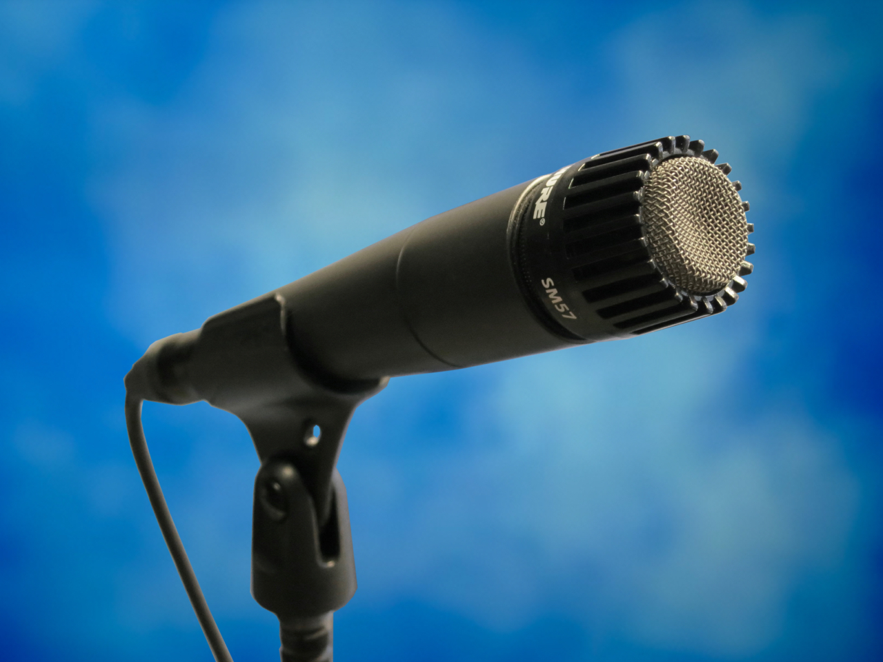 Shure SM57 -dynaaminen mikrofoni