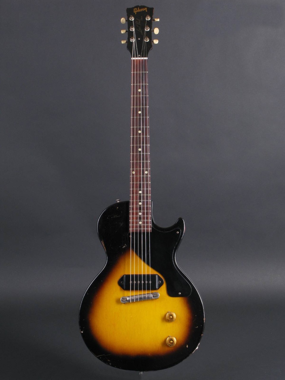 Gibson Les Paul Junior vuodelta 1955, singlecut-runko ja P-90-mikrofoni