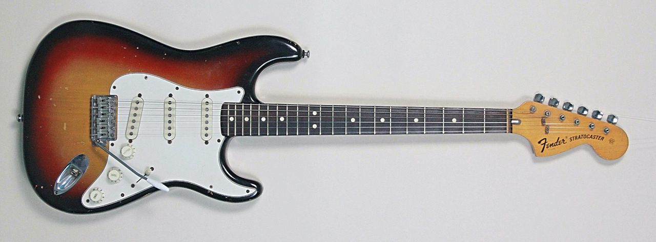 Fender Stratocaster vuodelta 1975, kolmiruuvinen kaulaliitos
