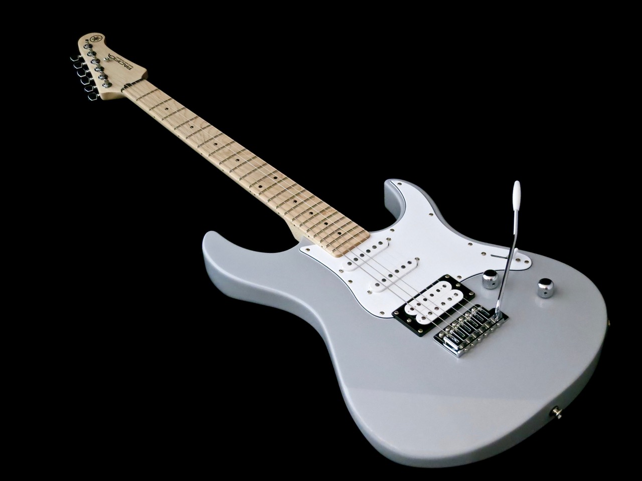 Yamaha Pacifica 112V -sähkökitara kokonaisuudessaan