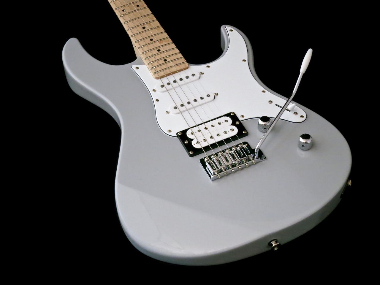 Yamaha Pacifica 112V:n satiinipintainen kaula