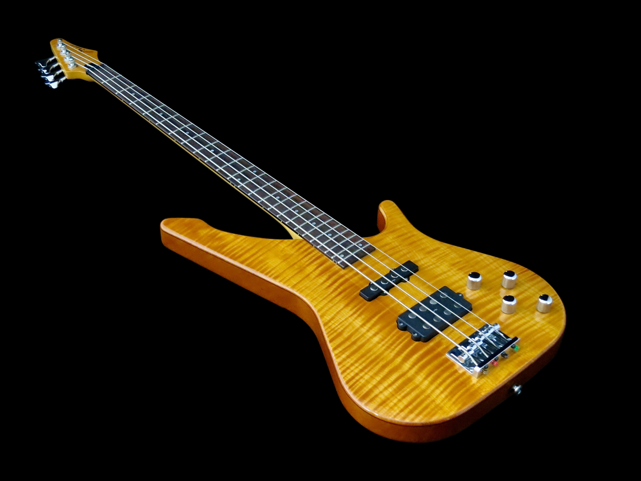 ManneDesign Newport 4T -basso kokonaisuudessaan