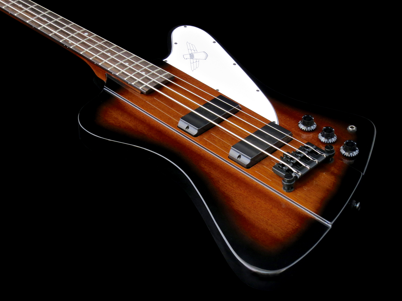 Epiphone Thunderbird IV:n talla ja humbucker-mikrofonit