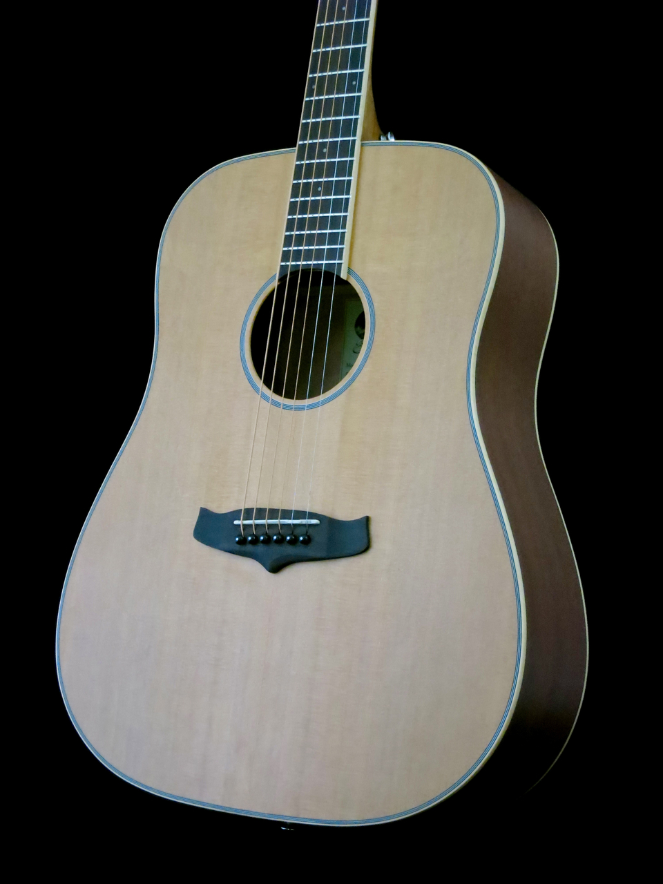 Tanglewood TW28-CLN -akustinen kitara seetrikannella