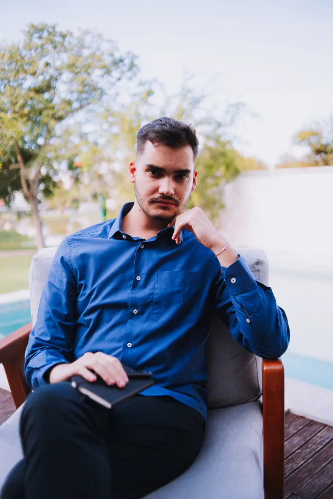 A portrait of Lucas Barreto, the co-founder and marketing director of CaliDigital.