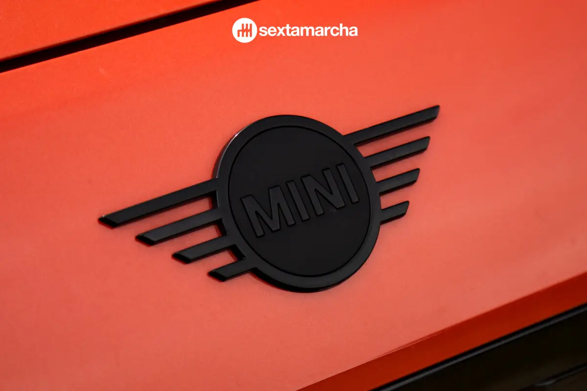 Nuevo logo de Mini en negro del Aceman 