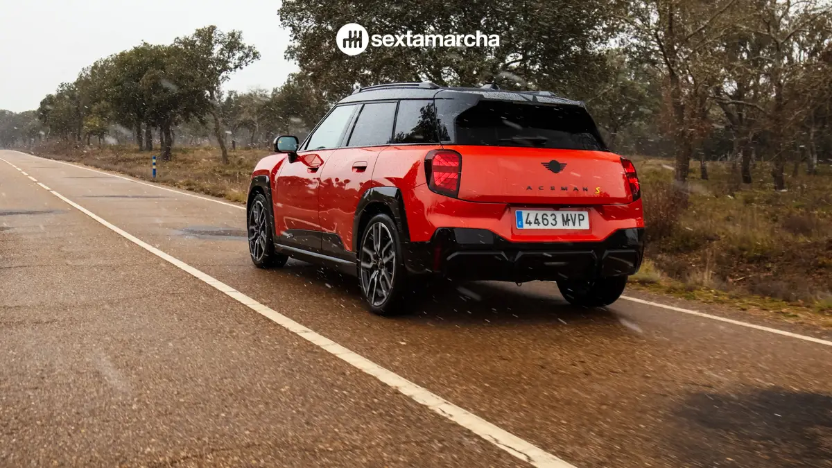 Mini Aceman SE en carretera