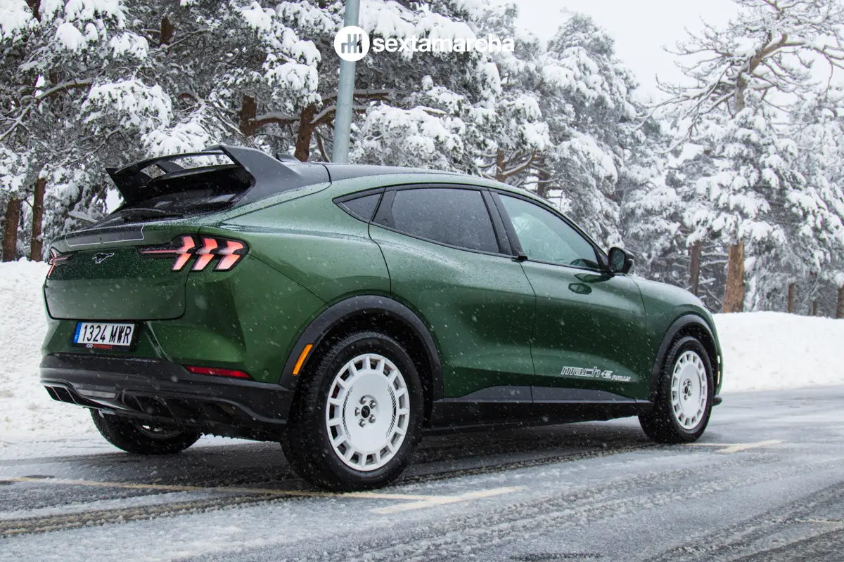 Ford Mustang Mach-E Rally en nieve