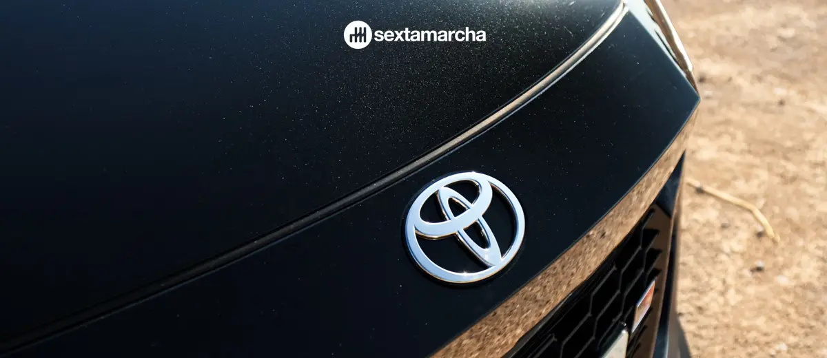 Logo de Toyota en el C-HR