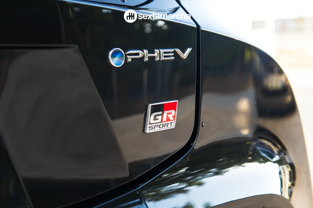 Logo PHEV y GR del Toyota C-HR