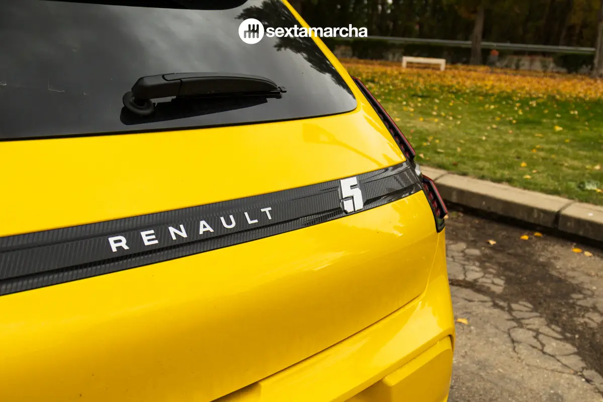 Renault 5 eléctrico portón trasero